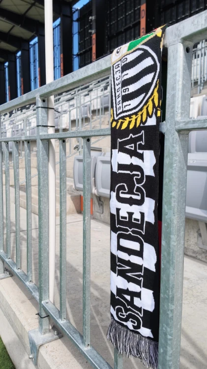 Szalik Sandecja GKS.jpg